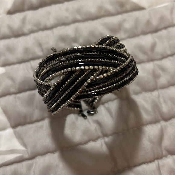 Beaded bracelet from Taiwan. One size fits most. Stretches to open and close. - Picture 5 of 6